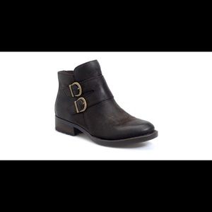 Born Adler Cafe Distressed Boots size 7